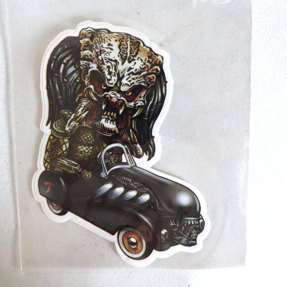 NEW PREDATOR ALIEN RIDING ALIEN PEDAL CAR VINYL DECAL STICKER - Picture 4 of 4